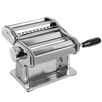 Een glimmende, roestvrijstalen pastamachine van Kitchenz met een ergonomische zwengel en een stevige tafelklem, perfect voor het creëren van verse spaghetti en fettuccine.
chromen pastamaker, Kitchenz rvs pastamachine, zilverkleurige deegroller handmatig, klassiek Italiaans keukengerei, Kitchenz zilveren pastasnijder, duurzame metalen pastawals.